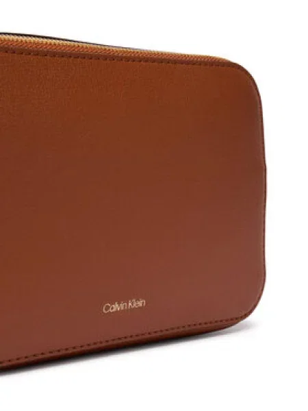 Torbica Calvin Klein Foil Logo Elongated Camera Bag smeđa