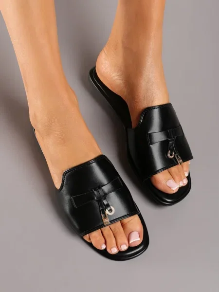 Papuci de casă cu Pandantive Aurii Quaria negre