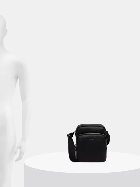 Válltáska Calvin Klein Raised Pocket Reporter fekete