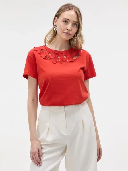 Tricou Orsay cu aplicații din dantelă roșu