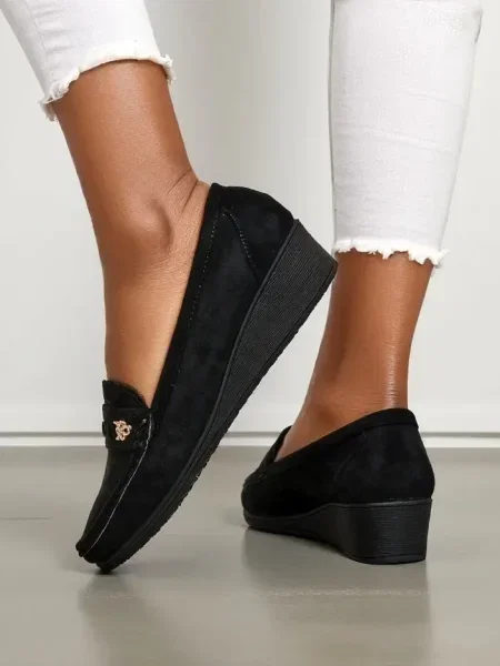 Mokasíny Resti na klínovém podpatku černé
