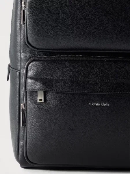 Calvin Klein Batoh RAISED' čierna