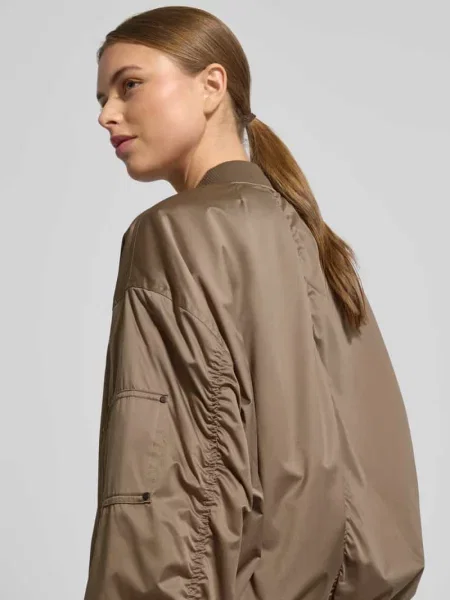 Bomberka w kroju regular fit ze stójką Model Lorraine' Guess