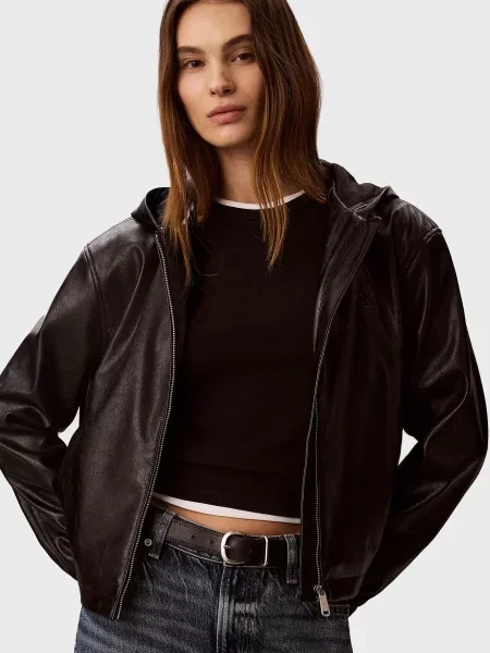 Укорочена джинсова куртка Calvin Klein Jeans з капюшоном чорна