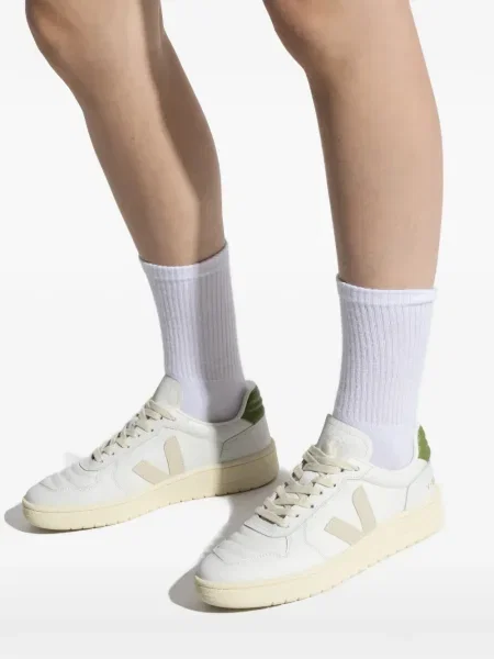 Sneakerși Veja alb