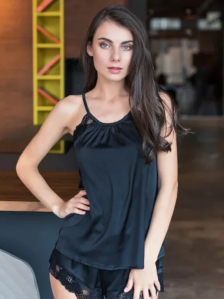 Легкая женская пижама с шортами чорна