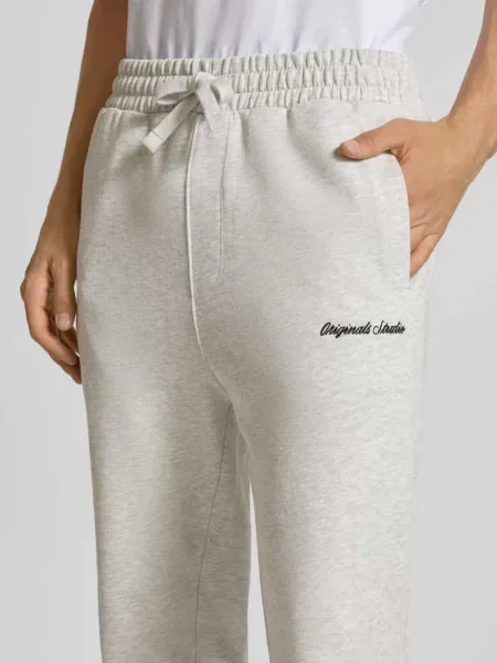 Spodnie dresowe z elastycznym pasem model ‘KANE’ Jack & Jones biały