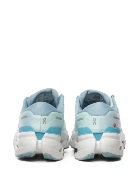 Sneakerși On albastru