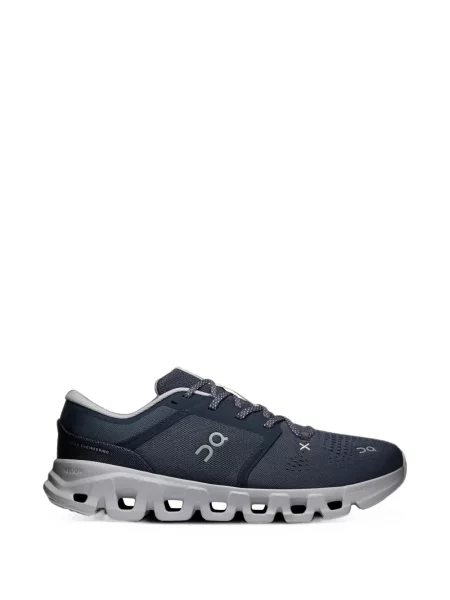 Sneakerși On albastru