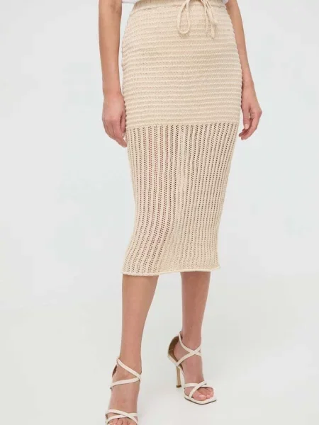 Liviana Conti De in fustă bej