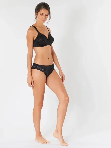 Triumph Melltartó alsó huzallal Ladyform Soft fekete