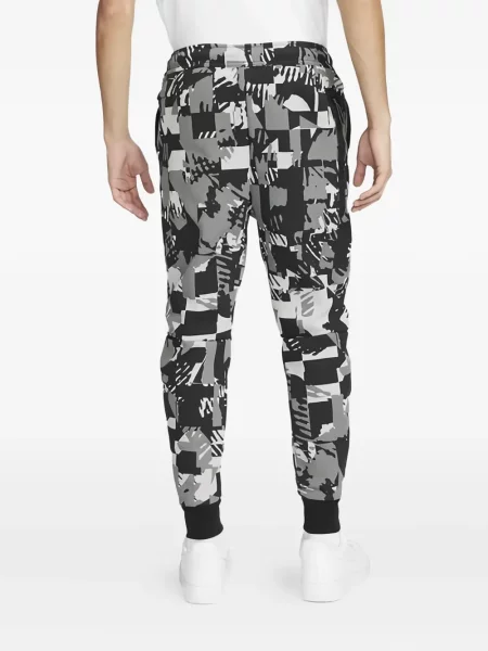 Fleecové běžecké kraťasy Nike s vázáním červené