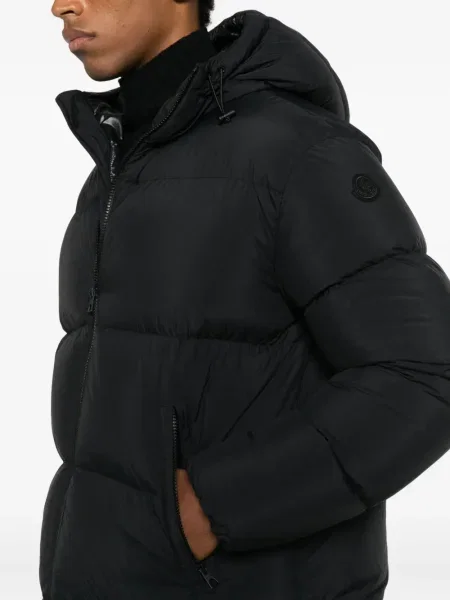 Geacă cu puf Moncler cu glugă negru