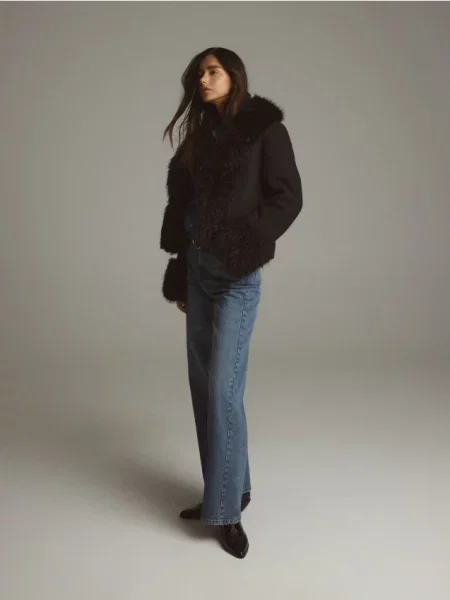 Reserved Куртка зі штучним хутром чорний