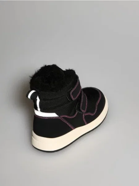 Утепленные сапоги Reserved черные