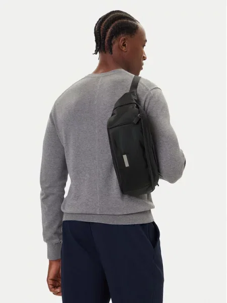Calvin Klein Torbica za okrog pasu﻿ Sleek Waistbag Sling črna