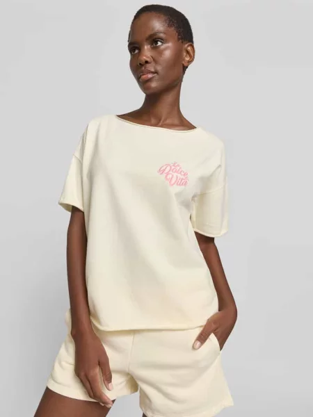 T-shirt z wyhaftowanym napisem Juvia