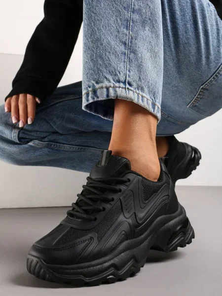 Sneakerși Inny cu șireturi cu platformă negru