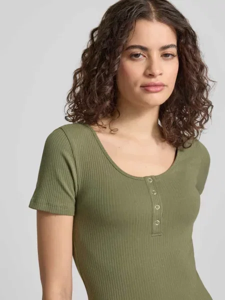 T-shirt o kroju slim fit z mieszanki bawełny ekologicznej Model KITTE' Pieces