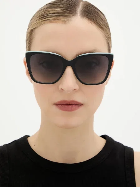 Солнцезащитные очки Love Moschino черные