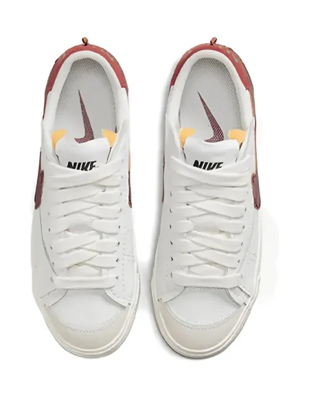Sneakerși Nike Blazer cu platformă alb