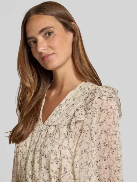 Sukienka o linii A z w talii model ‘PETRA’ Vero Moda