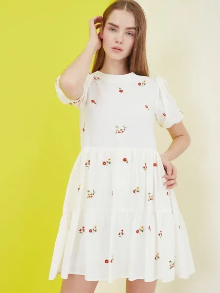 Sukienka mini Trendyol biała