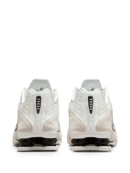 Sneakerși Nike din piele de căprioară roz