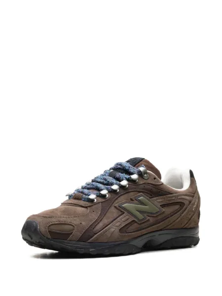 Sneakerși New Balance maro