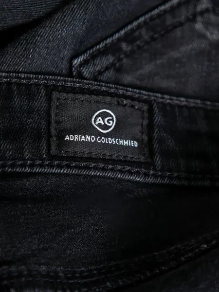 Слаб дънки skinny fit Ag Jeans с протрити краища черно