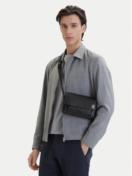 Torbica Calvin Klein Emblem Hw Small Slap Messenger crna