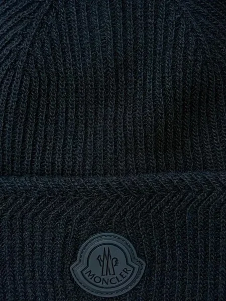 Căciulă Moncler cu autograf negru