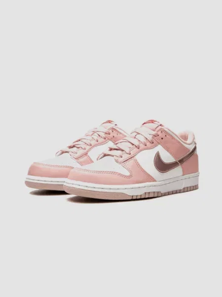 Кожаные кроссовки Nike Dunk розовые