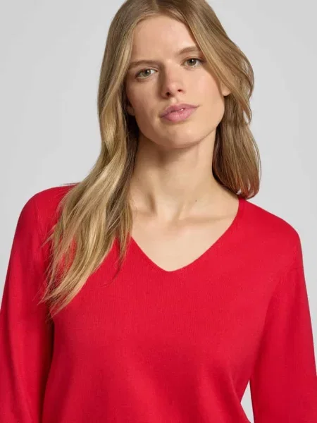 Sweter o kroju regular fit z dekoltem w serek model ‘BREE’ Pieces