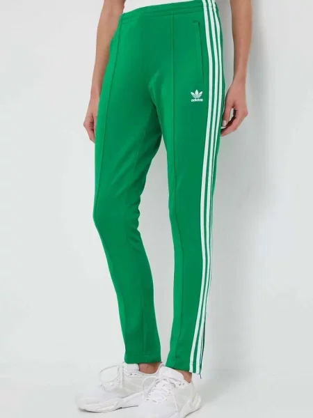 Спортен панталон adidas Originals с апликация зелено