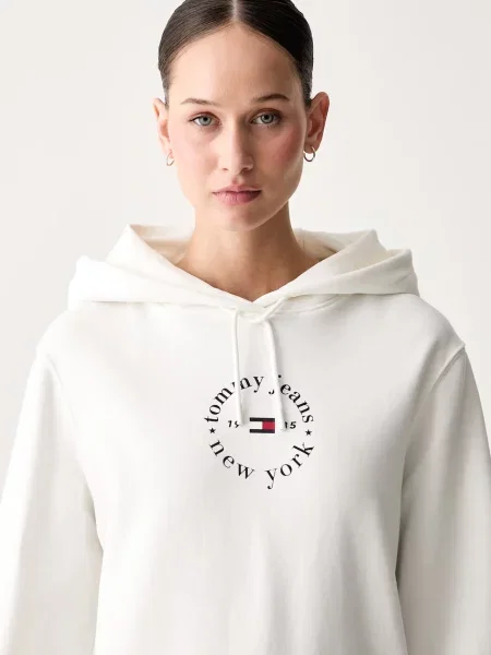 Суичър с качулка Tommy Jeans с качулка бяло