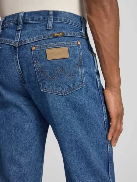 Jeansy Cowboy Cut w fasonie Wrangler niebieskie