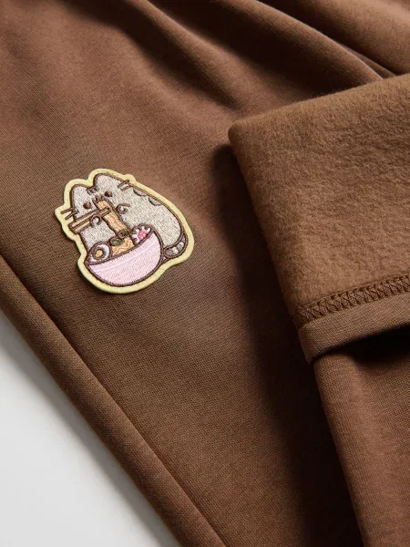 Reserved Трикотажні штани Pusheen темно коричневий
