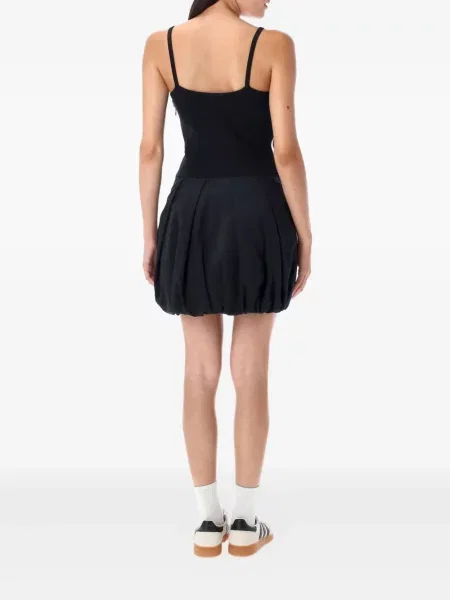 Pantaloni scurți Adidas zdrențuiți cu dungi din satin maro