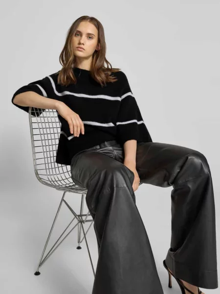 Sweter o kroju oversized z imitacji dzianiny Black Palms czarny
