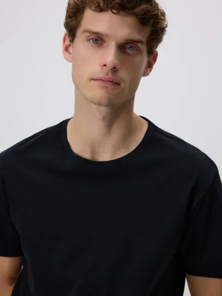 Футболка Reserved черная