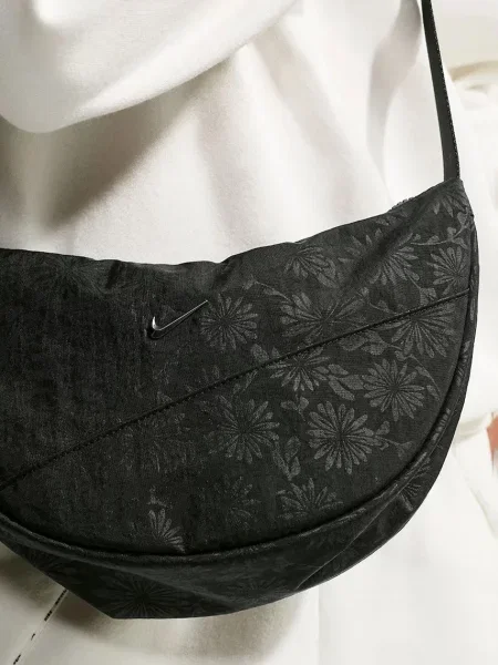 Nike Sportswear keresztpántos táska Aura 4L fekete
