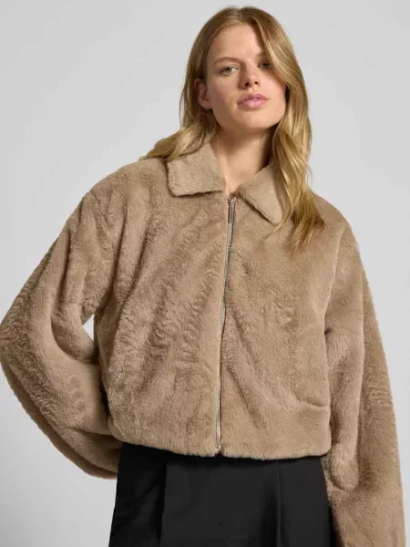 Kurtka z imitacji futra o kroju regular fit z wykładanym kołnierzem model ‘DANA’ Only
