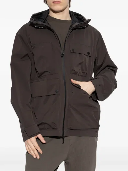 Geacă de vânt Moncler cu glugă maro