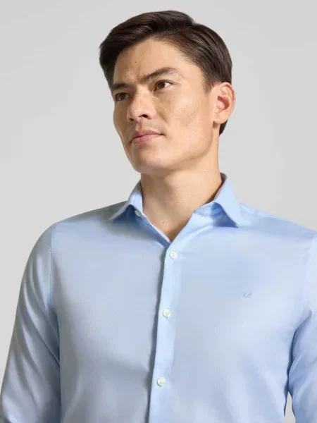 Koszula o kroju slim fit z mieszanki bawełny Ck Calvin Klein błękitna