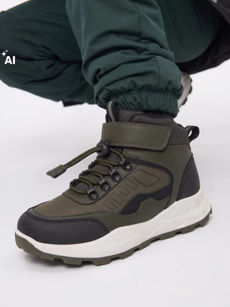 Sinsay Kotníkové trekové boty z imitace kůže khaki