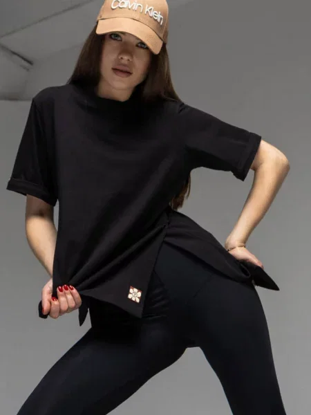 Женская трикотажная футболка чорна