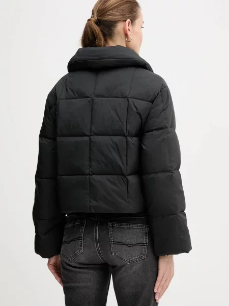 Péřová bunda Calvin Klein Jeans zimní černá