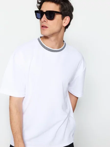 Pletena majica Trendyol bela