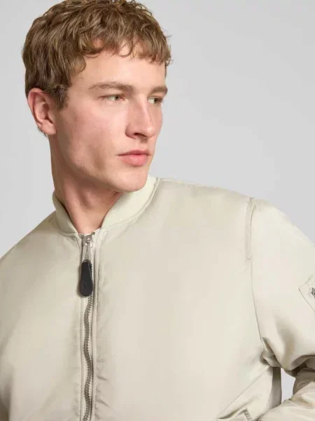 Bomberka w kroju regular fit ze stójką Model Heritage' Alpha Industries beżowy